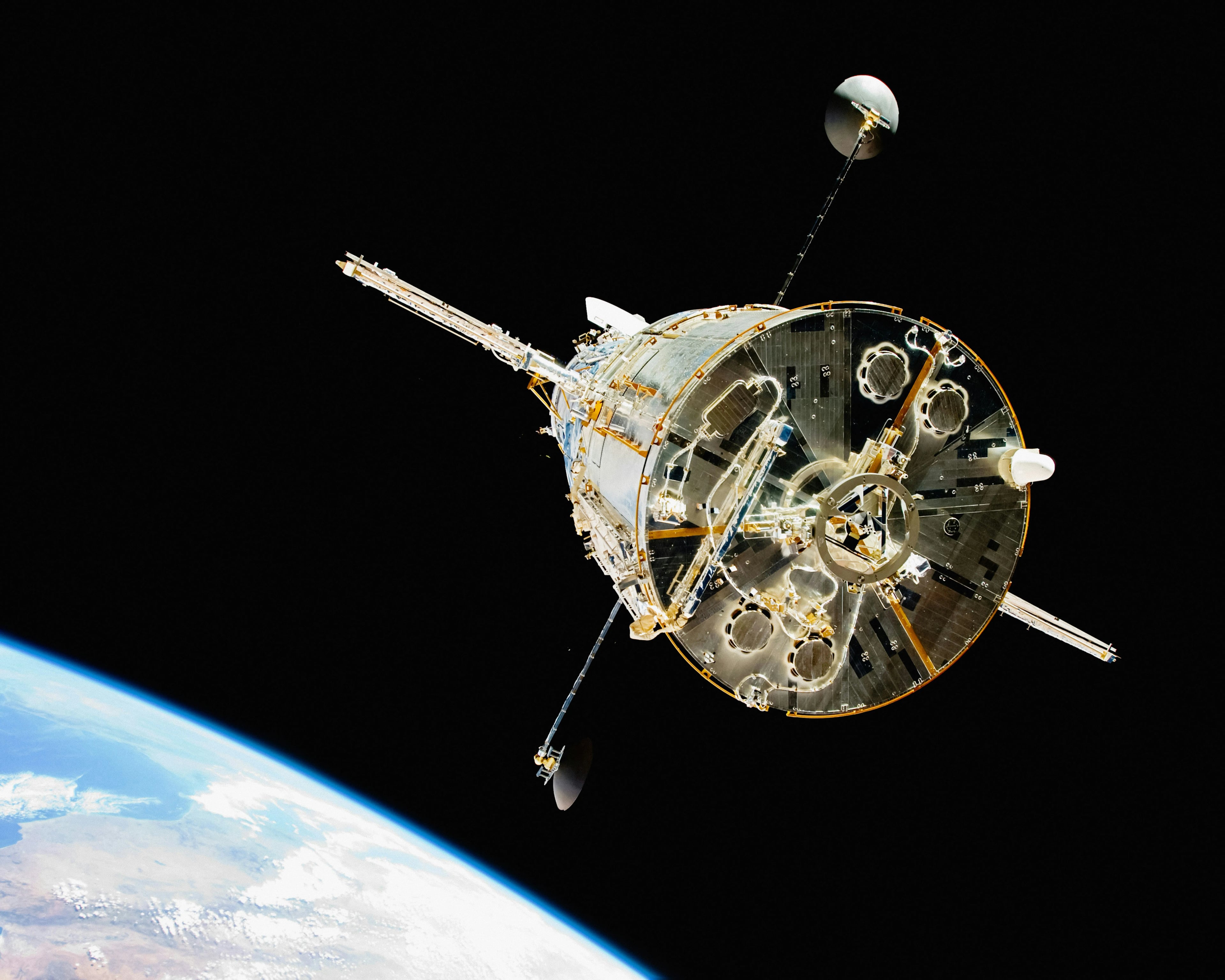 Geo Satellites Banner Section